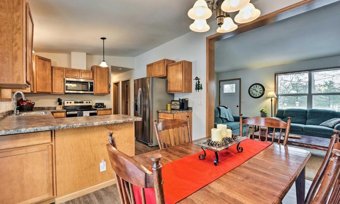 Tainter Lake Maison | Family-Friendly Getaway with Tainter Lake Access!