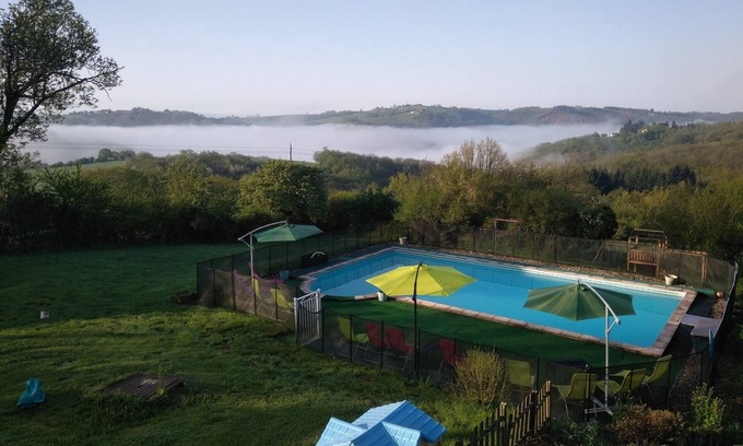 Pampelonne Cottage | Famille gîte convivial avec piscine partagée