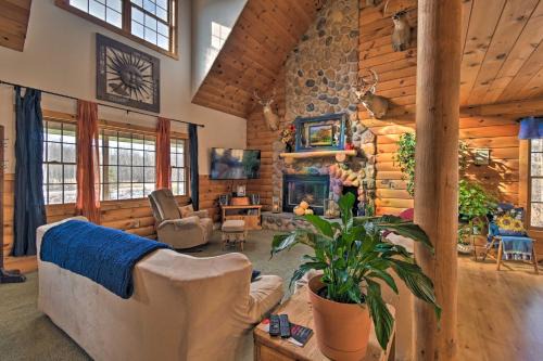 Gresham Maison | Family-Friendly Gresham Getaway with Game Room!