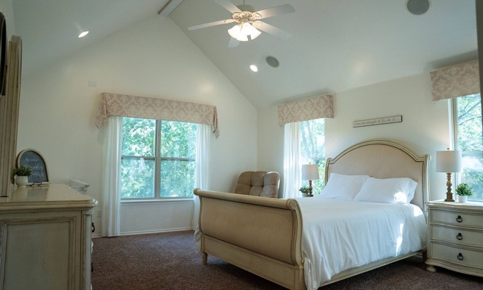 Guthrie Maison | Family Friendly Haven on 10 Acres