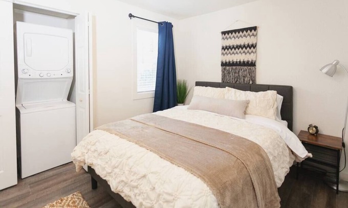 Gold Hill Cottage | Family friendly home overlooking the Rogue River.