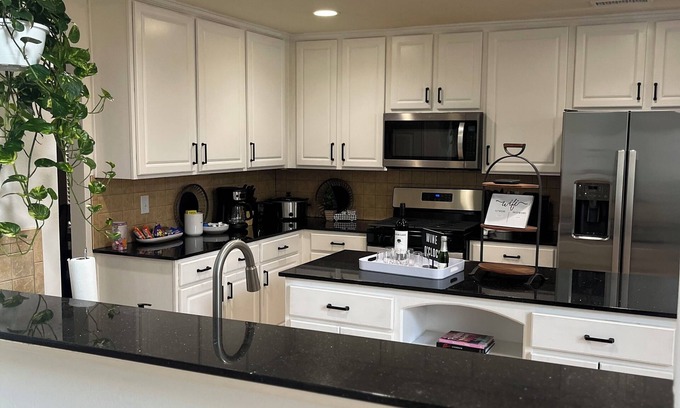 Atascocita Maison | Family-friendly home with beautiful pool and spa