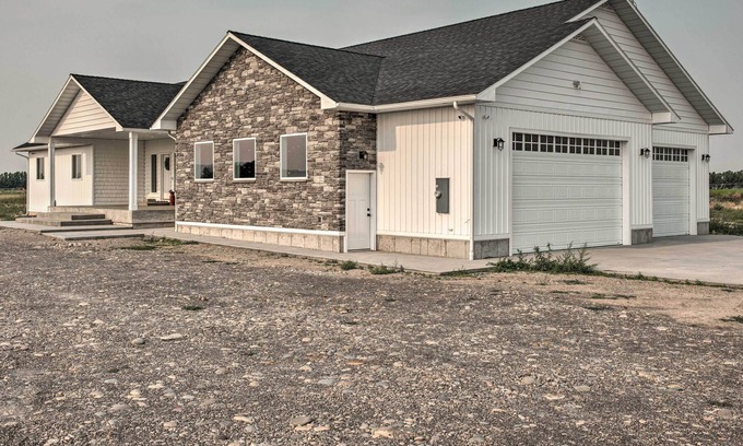 Moreland Maison | NEW! Family-Friendly House ~ 12 Mi to Idaho Falls!