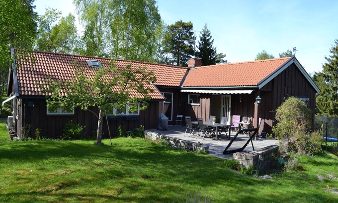Kummelnas Maison | Maison accueillante avec un jacuzzi près du lac, mer, nature et Stockholm