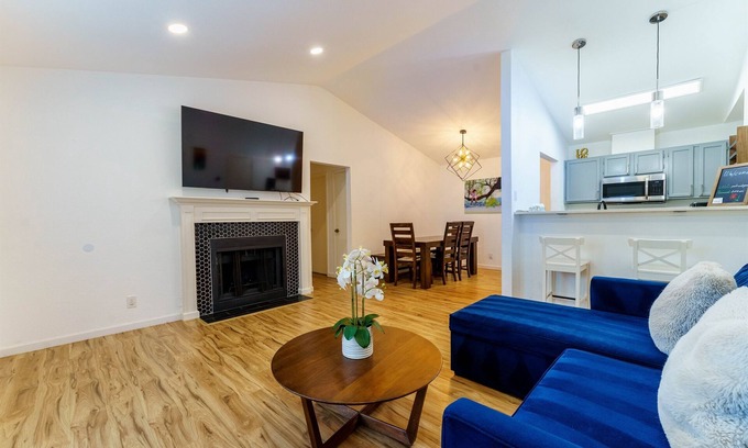 East Oak Hill Maison | Family Friendly & King Suite & Fire Pit, 9 Mil DT