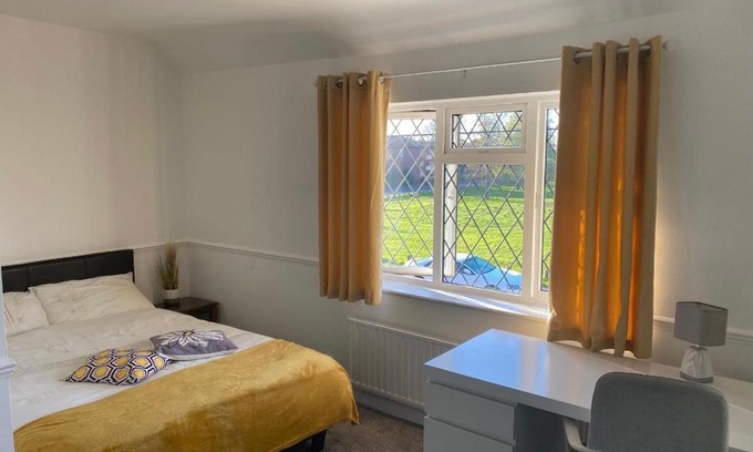 Alibon Maison | Family friendly large double room