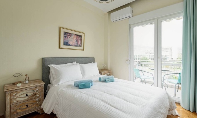 Thessaloniki City Centre Appartement | Condo luxueux familial, avec une vue sans fin sur les châteaux de la vieille ville et plus encore.