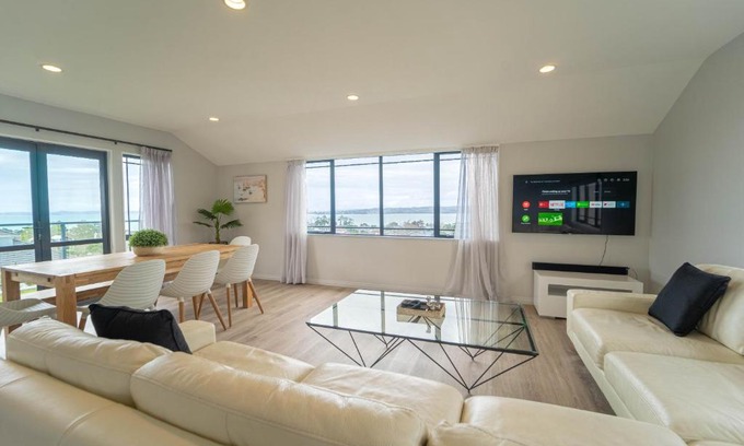 Northcote Maison | Family Friendly Oceanview Howick Home - Pets+