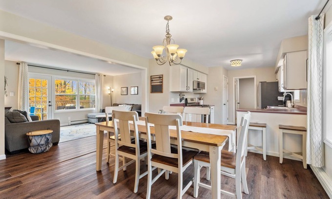 Ithaca Maison | Family Friendly Retreat Close to Cornell & Ithaca. 6bedrooms 3 baths.