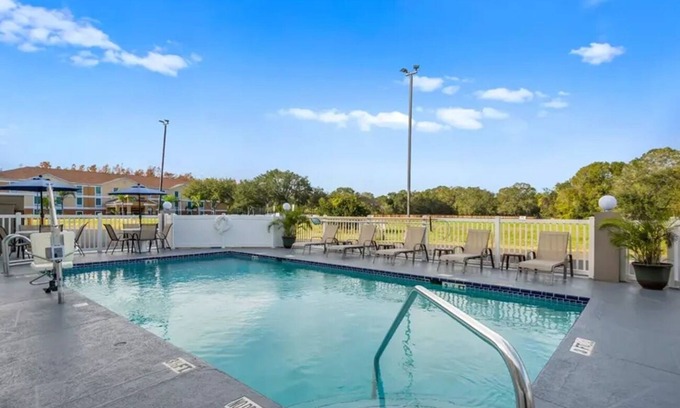 Wesley Chapel Hôtel | Family-Friendly Space Near Wesley Chapel's & Top Sites | Pool, Free Parking