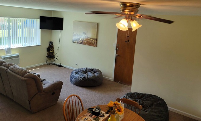 University City Appartement | Family Friendly, Spacious Stay, with Self Check in & Garage Parking