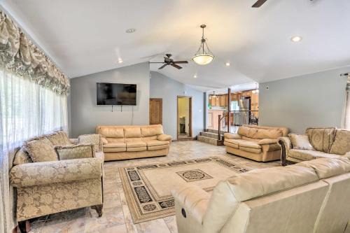 Toledo Maison | Family-Friendly Toledo Retreat with Spacious Yard!
