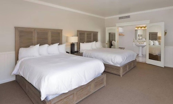 Santa Rosa Hôtel | Family-Friendly Two Double Queen Suite Offering Wine Country Style + Comfort