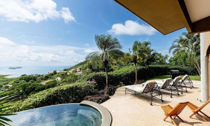 Panama Beach Maison | Perfect Family Home w/ Views of both Playa Hermosa and Playa Panama