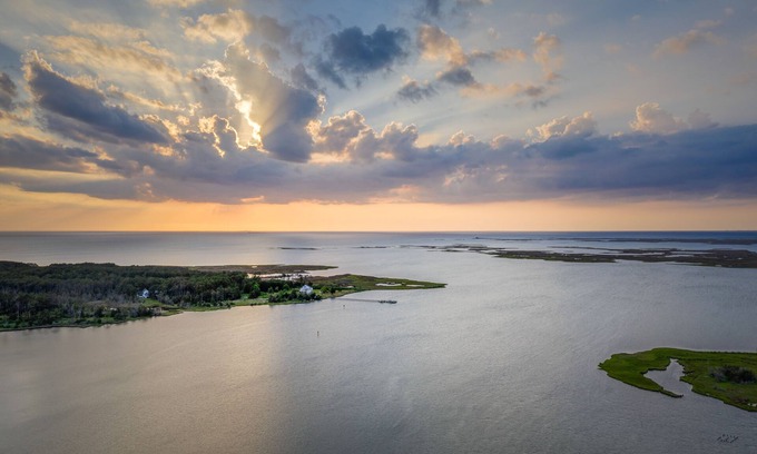 Onancock Maison | Family Friendly Waterfront Escape w/pier, gameroom, and fire pit!