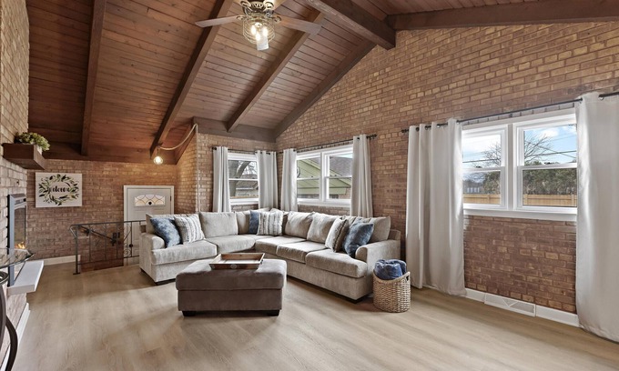 Downers Grove Maison | Family, Friends and Fun Chicago Getaway