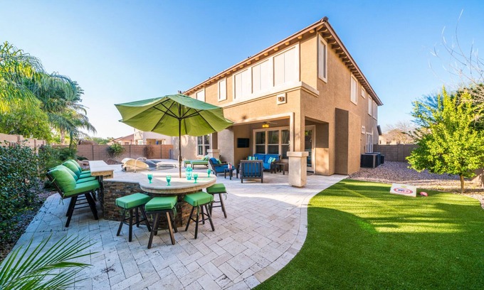 Vincenz Maison | EMPORIUM PLAISIR EN FAMILLE !! Billard, piscine, 2 lofts !! Accueille 18 adultes