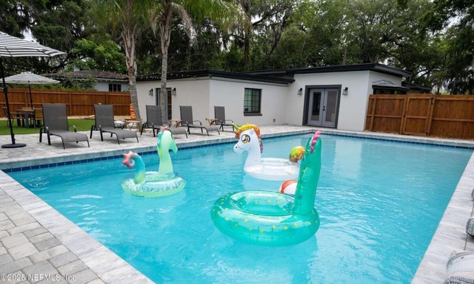 Lakewood Maison | Family Fun Retreat - Heated Pool & Arcades