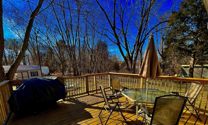 Egg Harbor Township Maison | Family getaway? Business retreat? Event planning? This is the location for you.