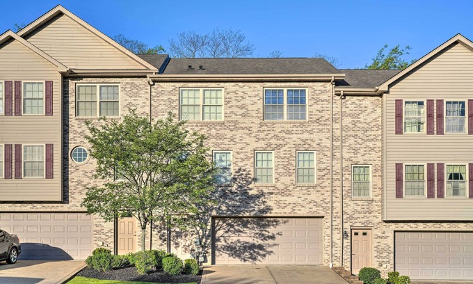 Monroeville Maison | Family Getaway 16 Mi to Pittsburgh!