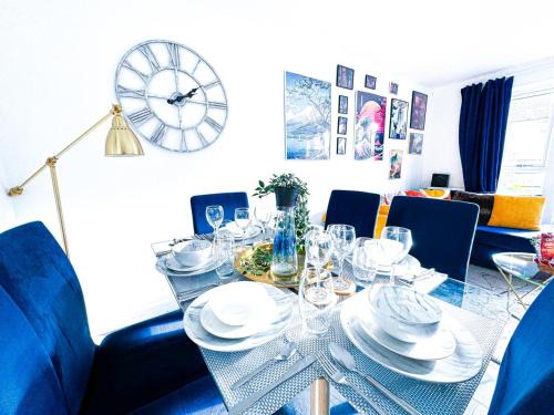 Bordesley Appartement | Family, Group & Contractor Stay - Sleeps Upto 9 Guests with Free Parking