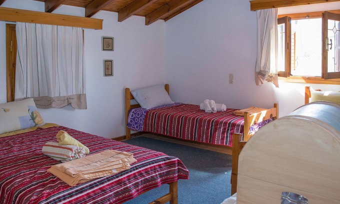 Kokkini Chani Cottage | Maison familiale avec jardin privé près de la plage