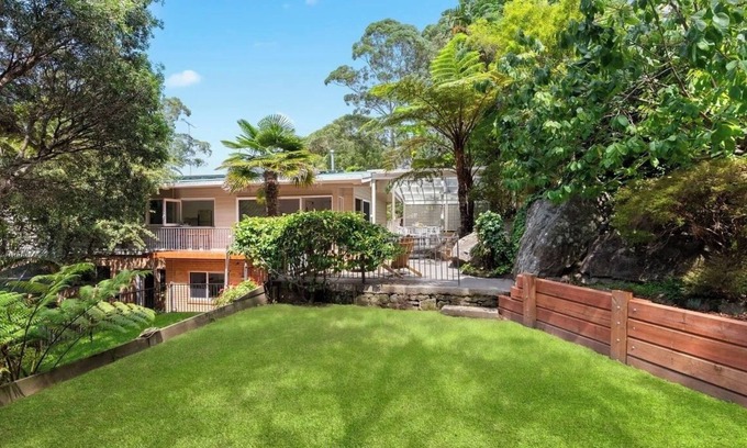 Beacon Hill Maison | Family haven in Allambie Heights. Relaxed & peaceful cul-de-sac.
