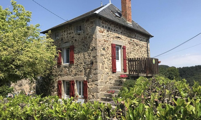 Ferrieres-sur-Sichon Cottage | Maison familiale avec jardin clos, cheminée, animaux acceptés et internet à Ferrières-sur-Sichon