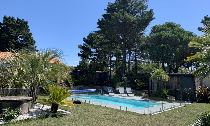 Les Moutiers-en-Retz Maison | Maison familiale proche mer - piscine chauffée filet trampoline jardin exotique.