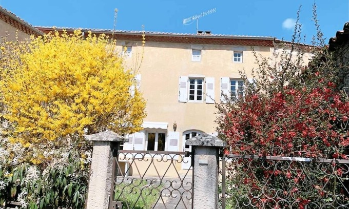 Yronde-et-Buron Maison | Maison familiale près des forêts, des pâturages, des volcans et des lacs