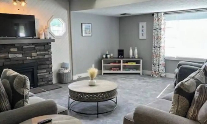 Vermilion Maison | Family Home Near Top Attractions
