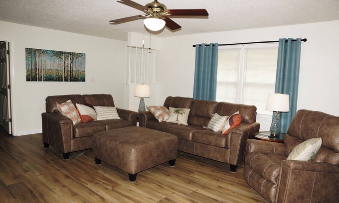 Madison Maison | Family home w King-Qu-2Twins - 3 bedrms, convenience, clean comfort & amenities.