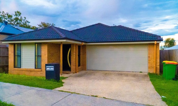 Redbank Plains Maison | Family home with free parking close to everything