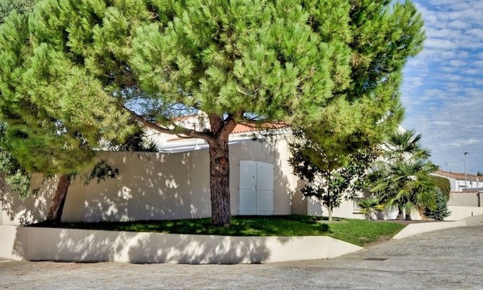 Puilboreau Maison | Family home with heated pool and garden