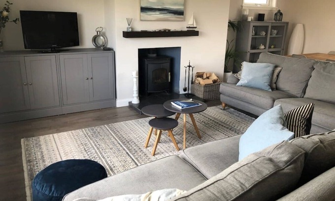 Dornoch Maison | Family Home with stunning beach and mountain views.