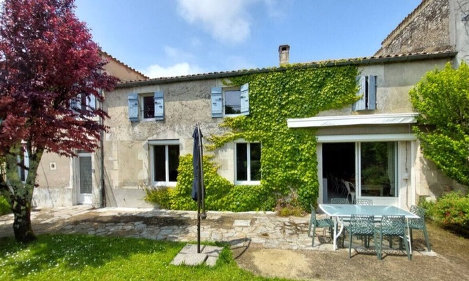Semussac Maison | Maison Charentaise - 12/14 Personnes - Plein cœur du Village