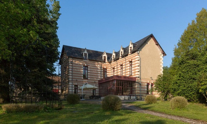 Noyant-de-Touraine Villa | Maison de maître vue sur Château privé Domaine de Brou