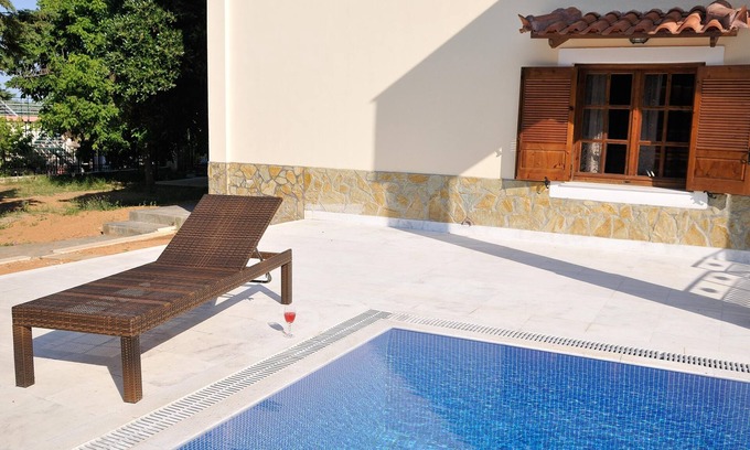 Agii Apostoli Maison | Maisonnette Familiale avec Piscine Privée, près de la Plage
