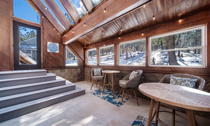 Pine Maison | Family Mountain getaway w/ views! Close Denver, RedRocks, HOTTUB, Hiking,fishing