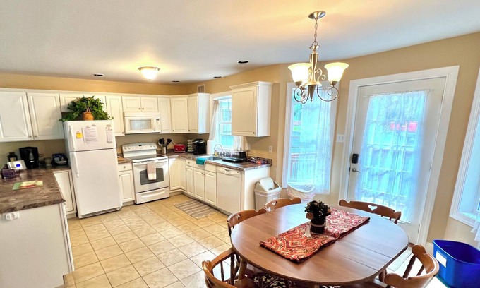 Ransom Maison | Family & pet-friendly, peaceful rural escape with a heated pool. Hiking nearby.