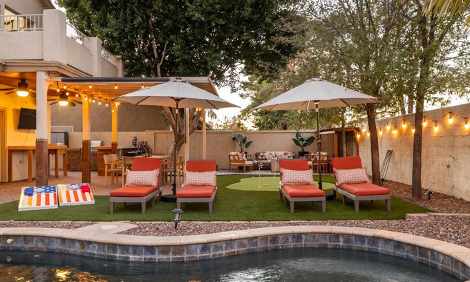 Val Vista Lakes Maison | Family Poolside Fun, Golf & Games!