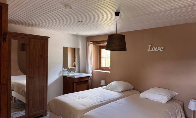 Ventalon-en-Cevennes Maison | Family Room, "La Ribambelle" – Spa and Pool Access