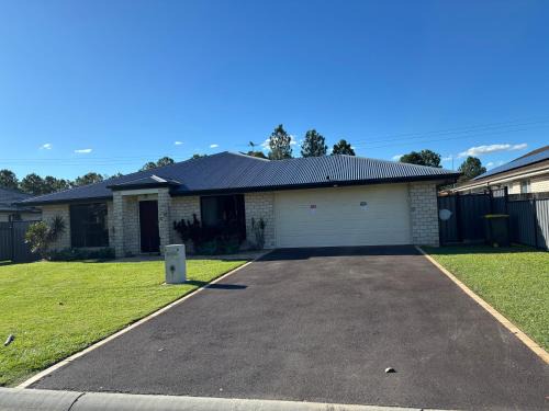 Caboolture Maison | Family retreat in Caboolture big house