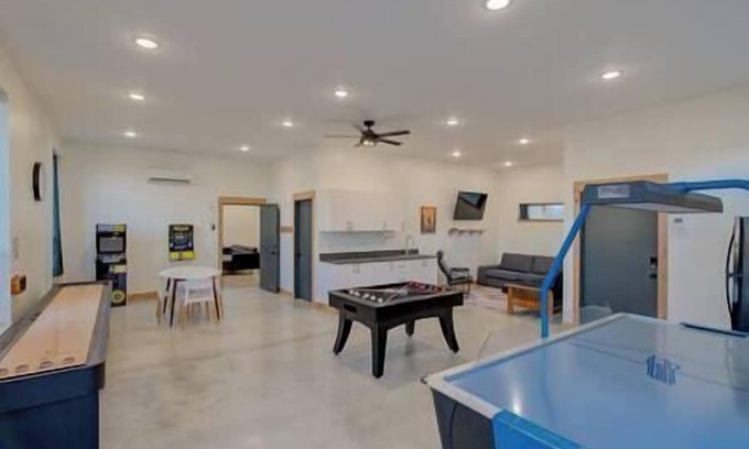 Seaview Maison | Family Retreat, Indoor Pickleball/Gym, 3 buildings