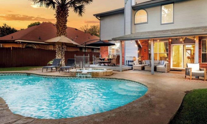North San Antonio - SAT Maison | Family Retreat w/ Heated Pool + Slide + Hot Tub!