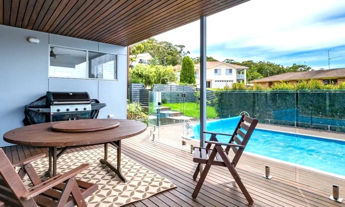 Corlette Maison | Family Tides Pool Ocean Views