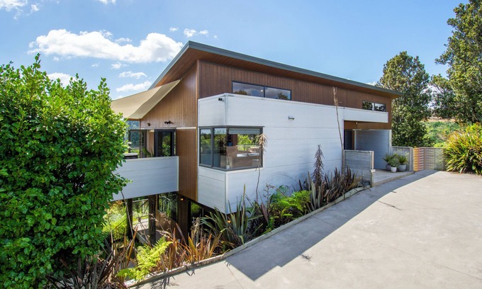 Waitao Maison | Family Retreat with Stunning Ocean Views, Surrounded by Native Bush & Bird Song