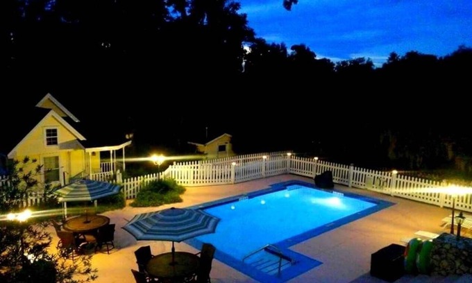 Weirsdale Maison | Près des villages / Ocala / Doe Lake - 7 Suites * PISCINE * CUISINE ÉNORME * Groupes AIMEZ-NOUS