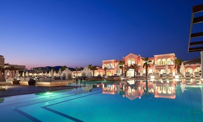 Georgioupolis Appartement | Deluxe Family Room: Garden View, Private Pool, HB
