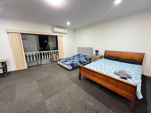 Lurnea Maison | Family Room with Attached Private Balcony - L4
